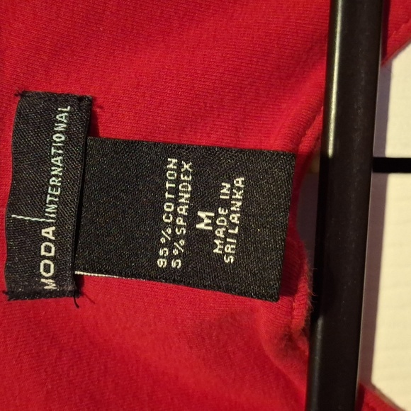 Moda International Keyhole Back Shelf Bra Tank - Picture 3 of 5